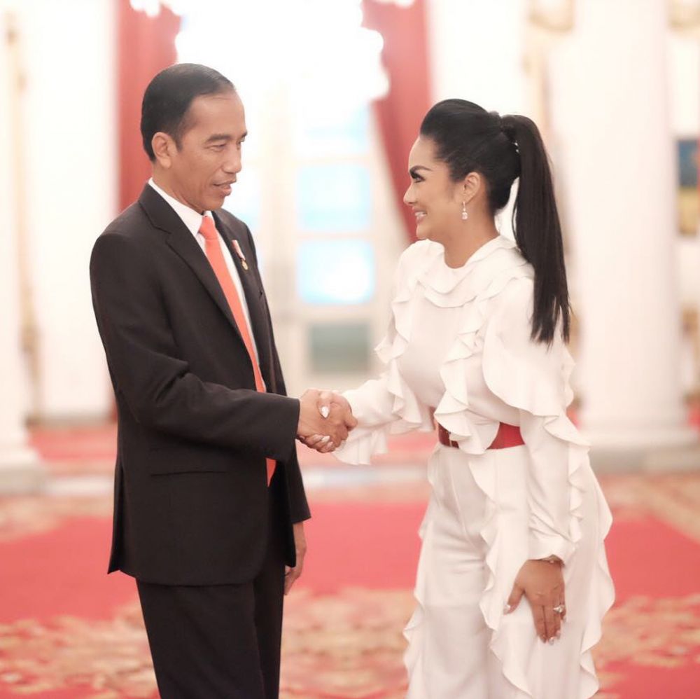 Dipuji cantik, ini beda gaya KD saat bertemu Presiden RI & Timor Leste
