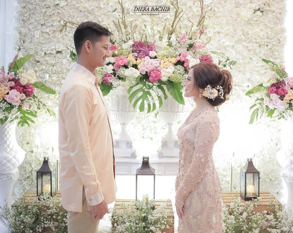 5 Tahun pacaran, ini 10 potret manis pertunangan Tasya Kamila 