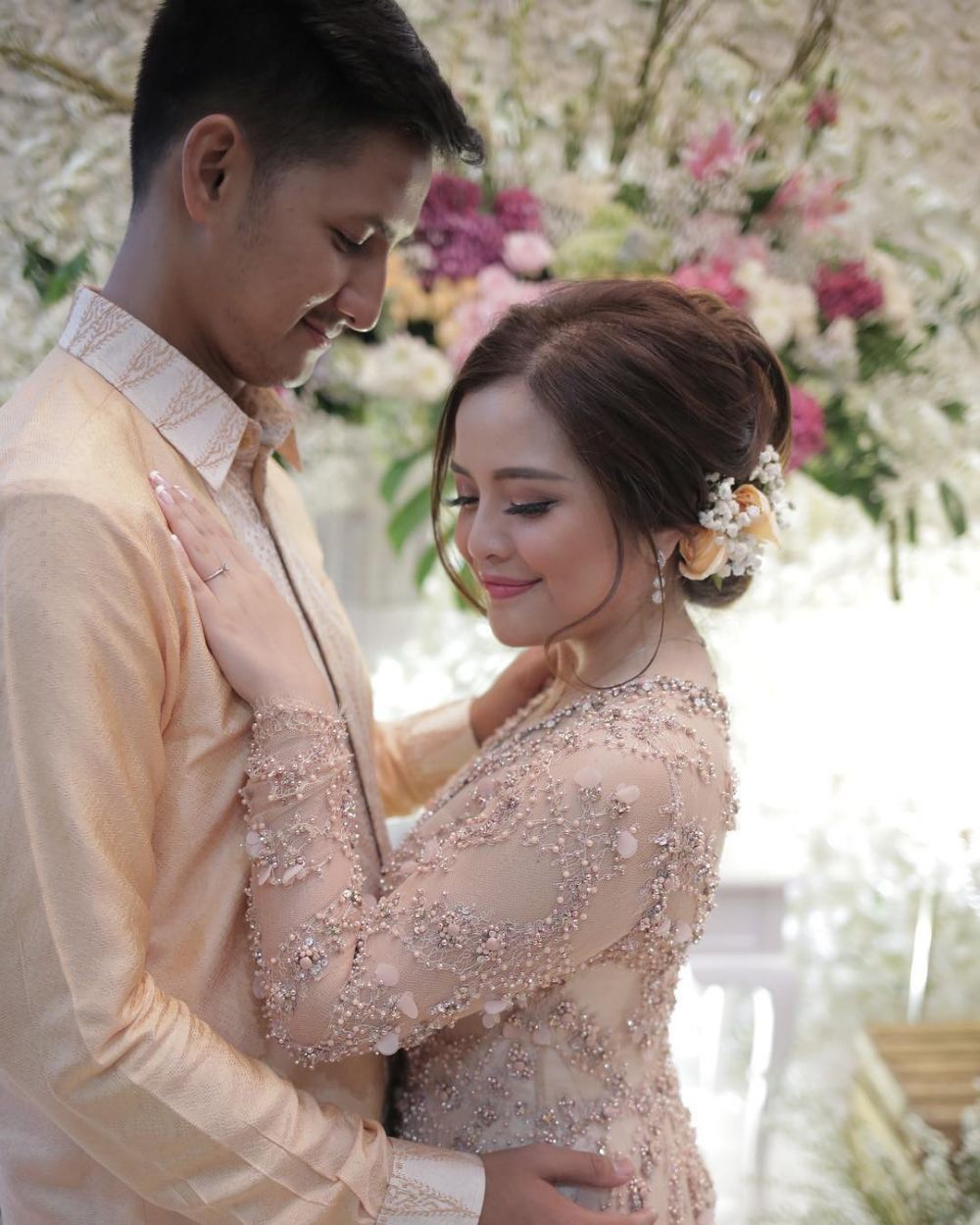 5 Tahun pacaran, ini 10 potret manis pertunangan Tasya Kamila 