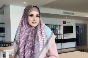 Kenakan gaun kembang, Mulan Jameela dipuji makin cantik bak boneka