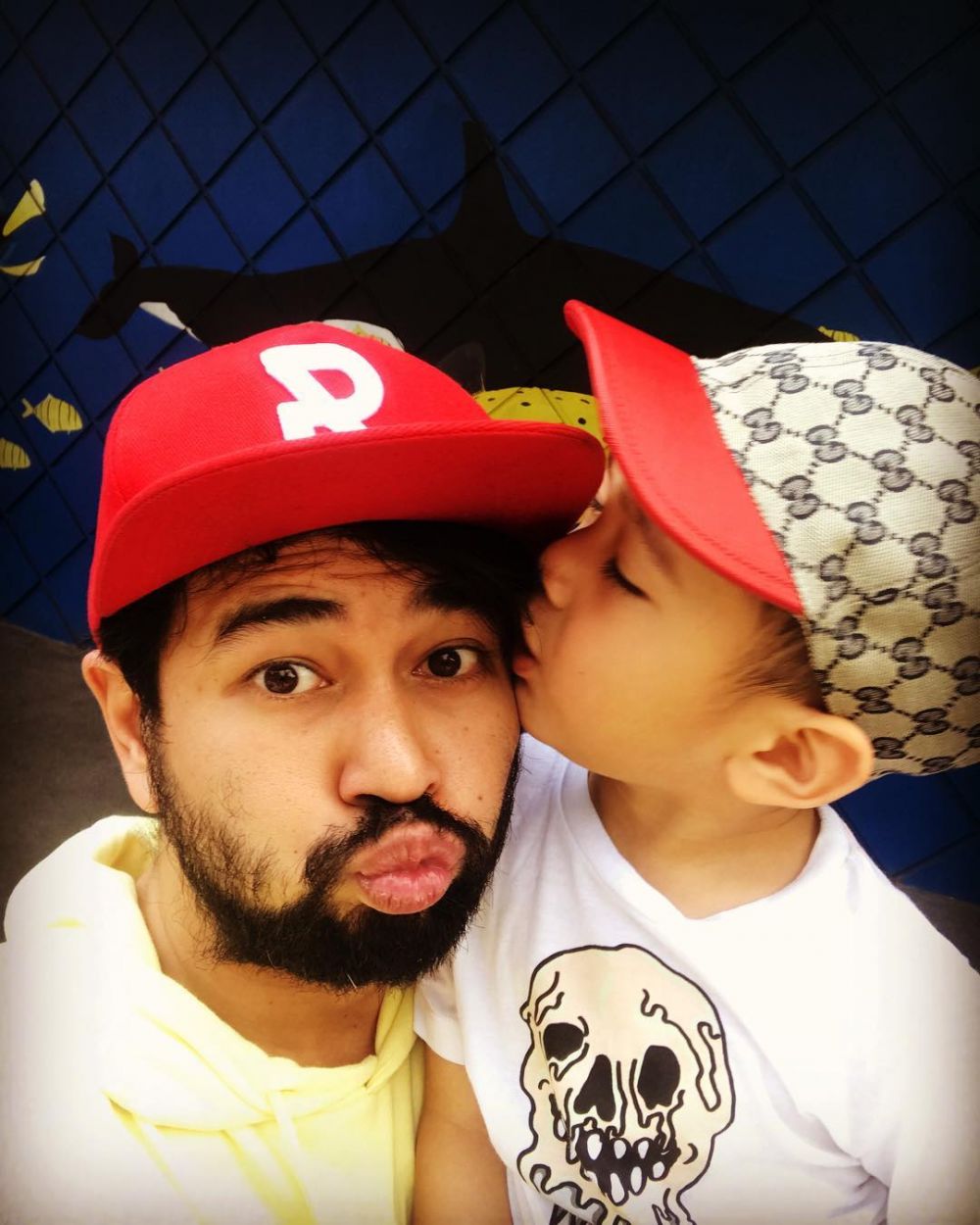 8 Penampilan terbaru Raffi Ahmad dengan berewok, cocok nggak nih?