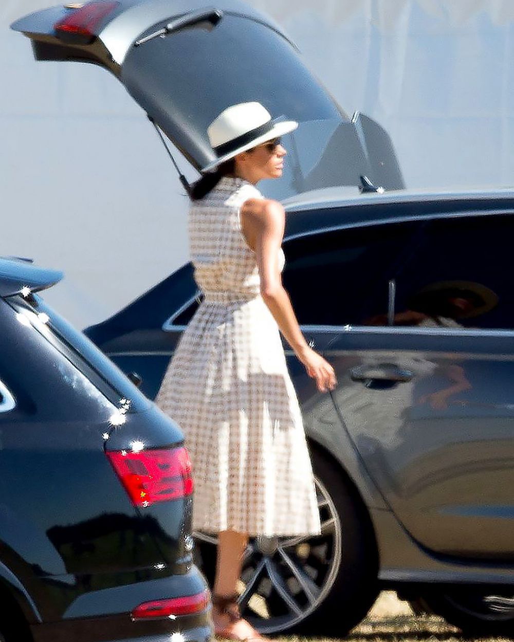 6 Pesona Meghan Markle temani Pangeran Harry main polo, gayanya elegan