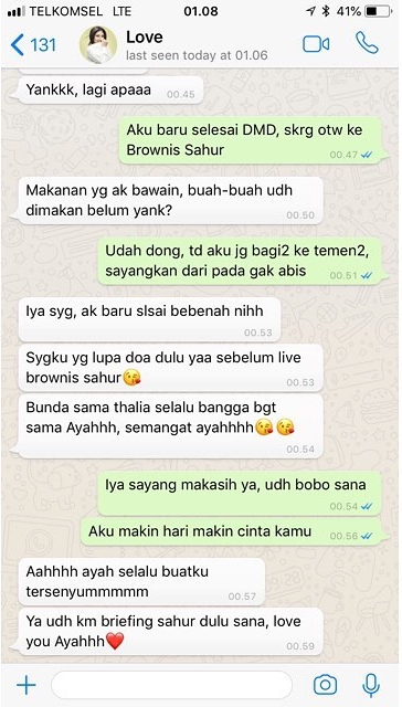 3 Seleb ini tak sungkan pamer chat mesra di medsos, isinya bikin baper