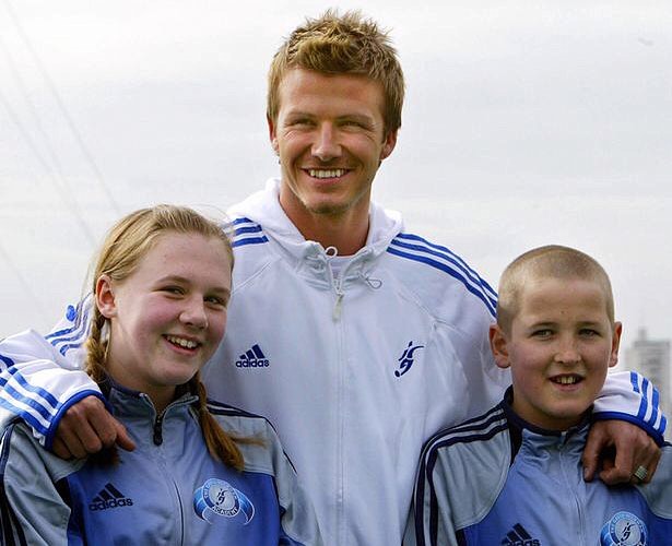 Berpose dengan Beckham, bocah ini kini menjelma jadi kapten Inggris
