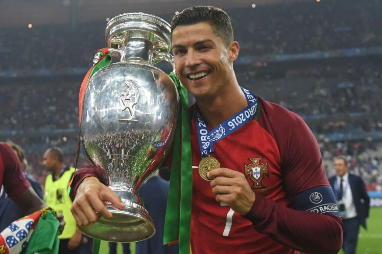 Kenapa Ronaldo selalu pakai jersey lengan panjang? Begini kisahnya