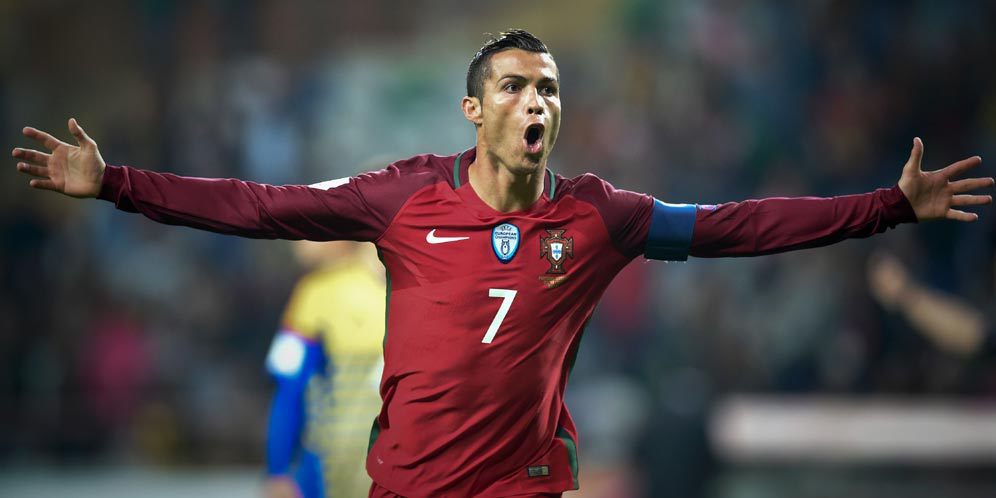 Kenapa Ronaldo selalu pakai jersey lengan panjang? Begini kisahnya