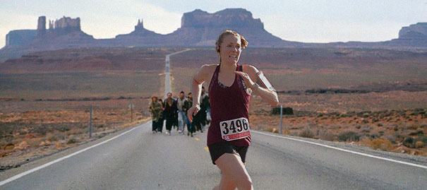 Suami ini iseng edit 9 foto istrinya lomba lari, hasilnya kocak banget