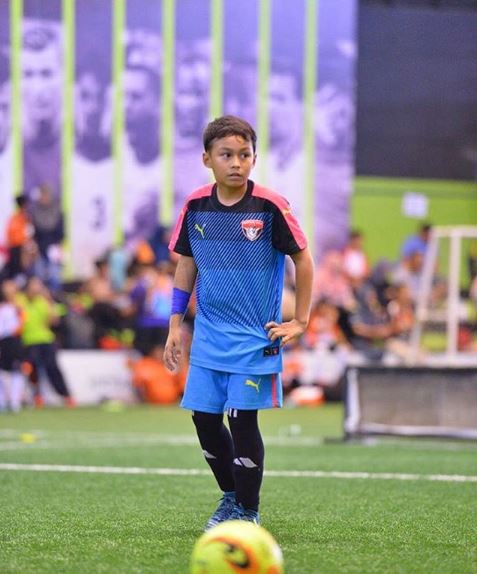 8 Aksi lincah Lio dan Diego, anak Darius-Donna yang tekuni sepak bola