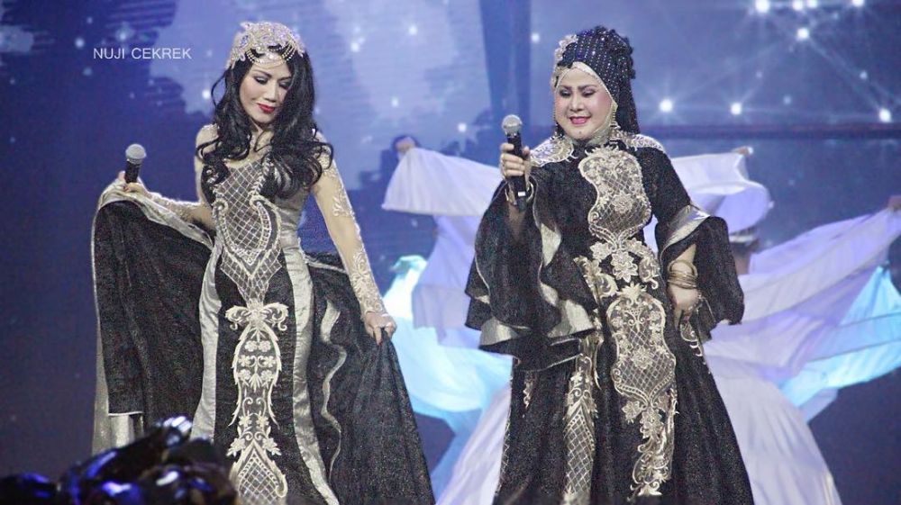 Usia hampir kepala enam, ini 10 bukti Rita Sugiarto awet muda bak ABG