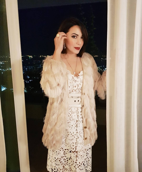 10 Gaya glamor Ravelra Supit, istri aktor Umar Lubis yang memesona