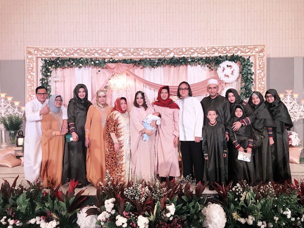 10 Momen akikah baby Aneska, putri ke-2 Audy Item dan Iko Uwais