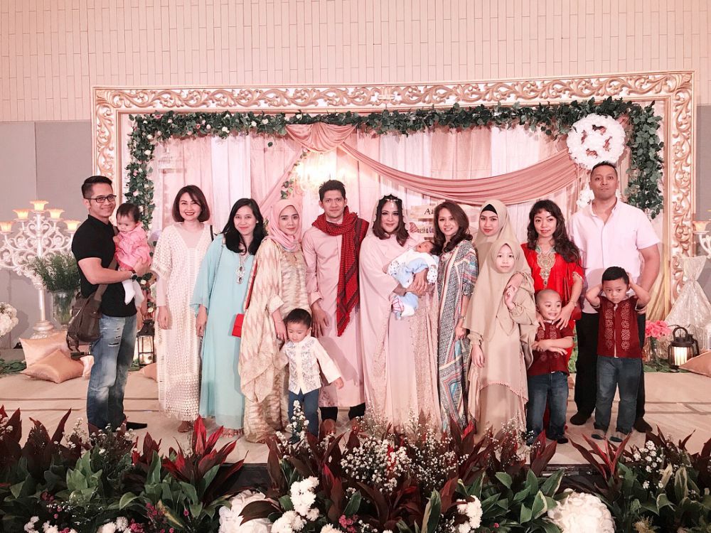 10 Momen akikah baby Aneska, putri ke-2 Audy Item dan Iko Uwais