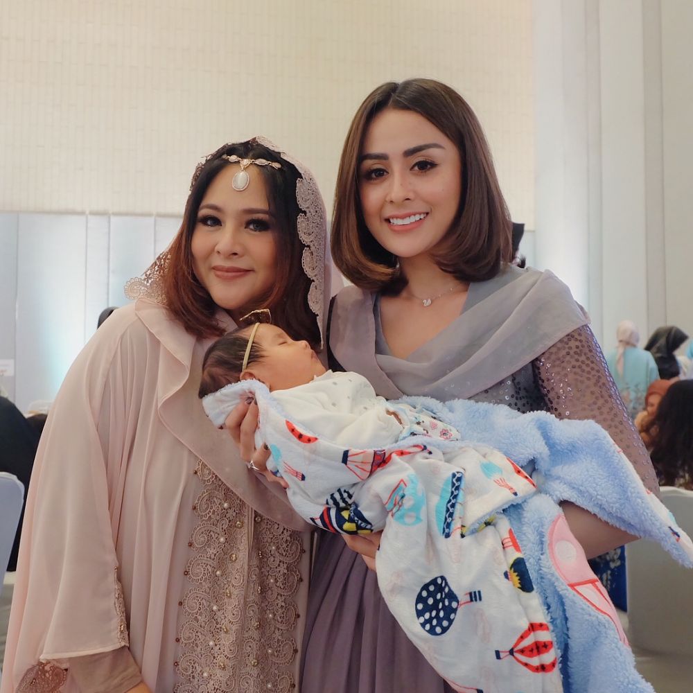 10 Momen akikah baby Aneska, putri ke-2 Audy Item dan Iko Uwais