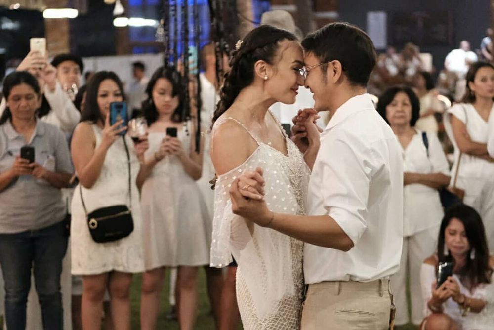 Sah! Ini 12 momen manis pernikahan Nadine dan Dimas Anggara