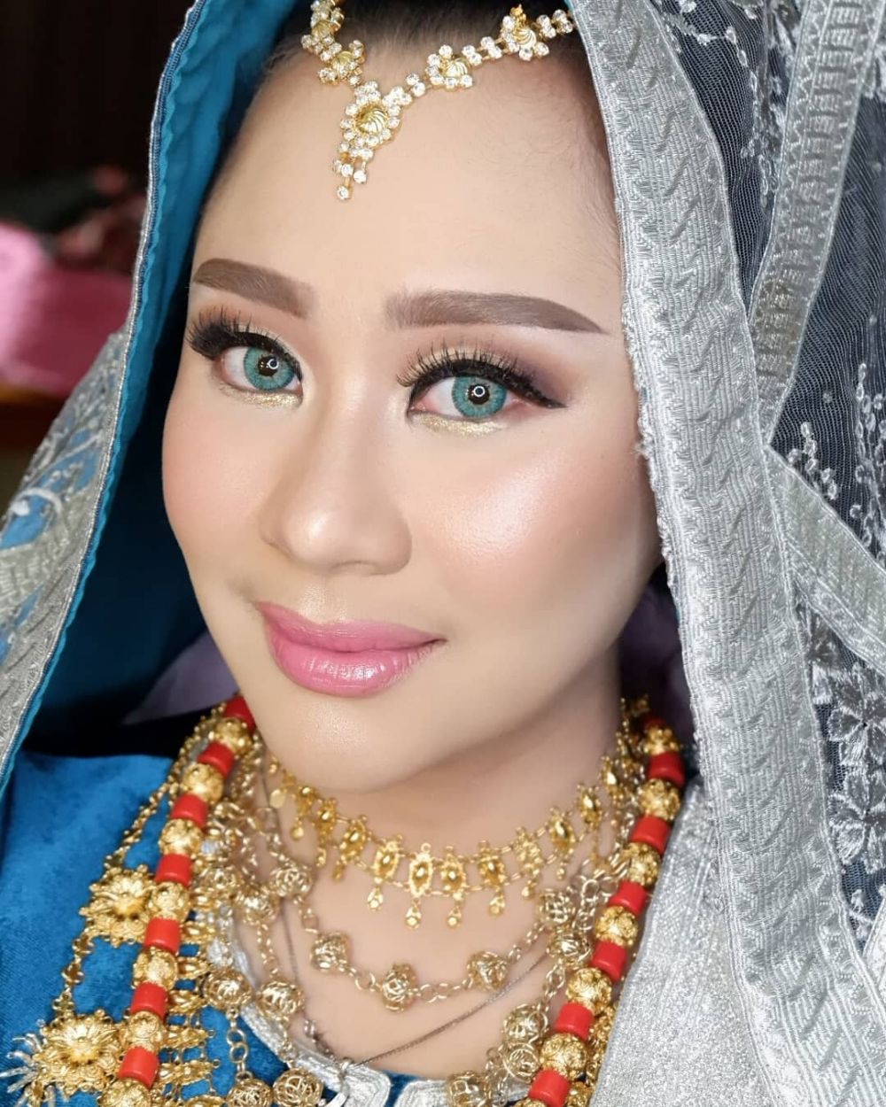 Bergaya adat Minang, ini 11 momen hangat pernikahan Chikita Meidy