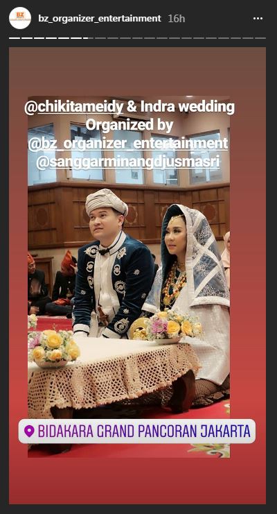 Bergaya adat Minang, ini 11 momen hangat pernikahan Chikita Meidy