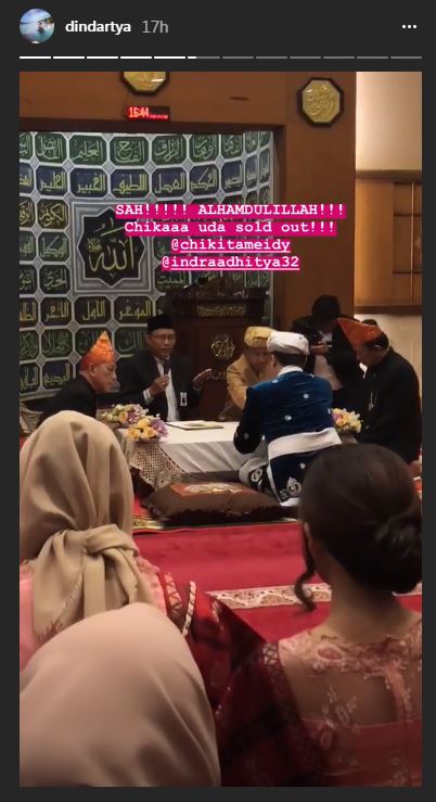 Bergaya adat Minang, ini 11 momen hangat pernikahan Chikita Meidy