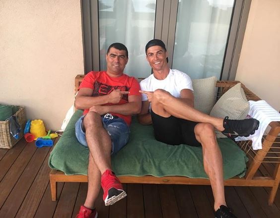 5 Momen hangat CR7 liburan di Yunani usai gagal di Piala Dunia