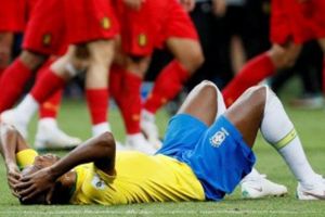 Pulang kampung, ini yang dilakukan fans pada bus Timnas Brasil