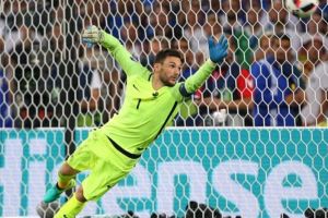 10 Pesona manis Marine Lloris, istri kiper Prancis yang juga pebisnis