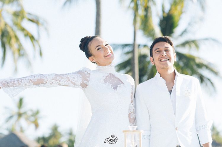 Menikah Di Luar Negeri 5 Seleb Ini Tetap Gelar Resepsi Di Indone Menikah Di Luar Negeri 5 Seleb Ini Tetap Gelar Resepsi Di Indone