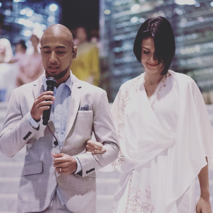 Beda keyakinan, 6 pasangan seleb ini pilih menikah di luar negeri