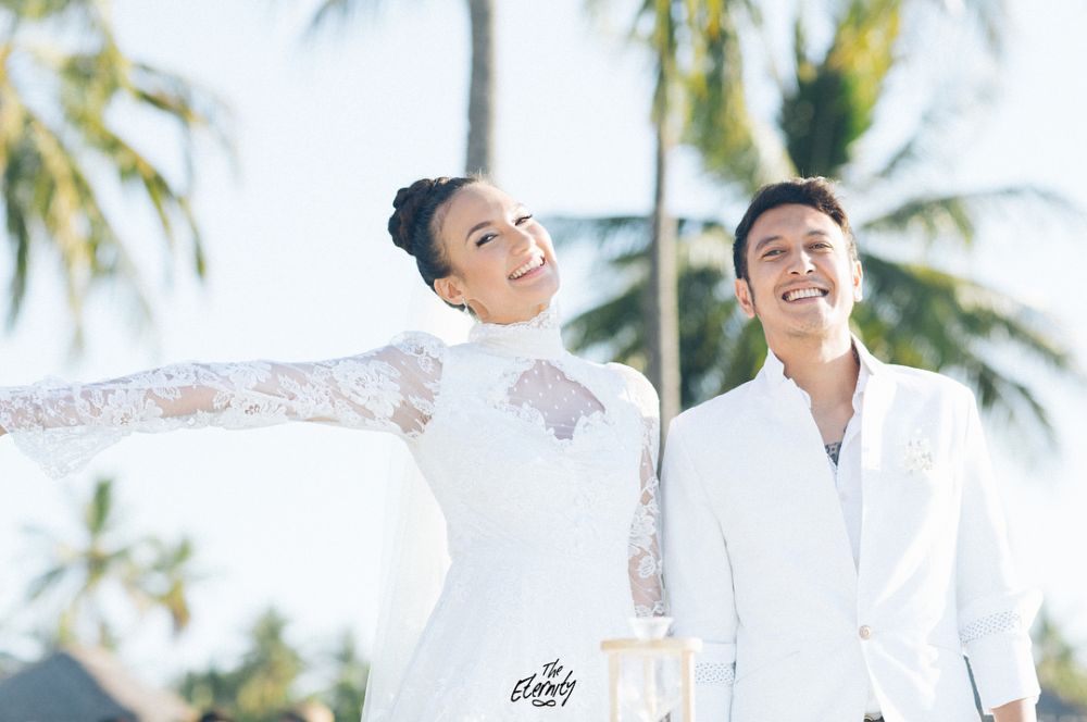 Beda keyakinan, 6 pasangan seleb ini pilih menikah di luar negeri