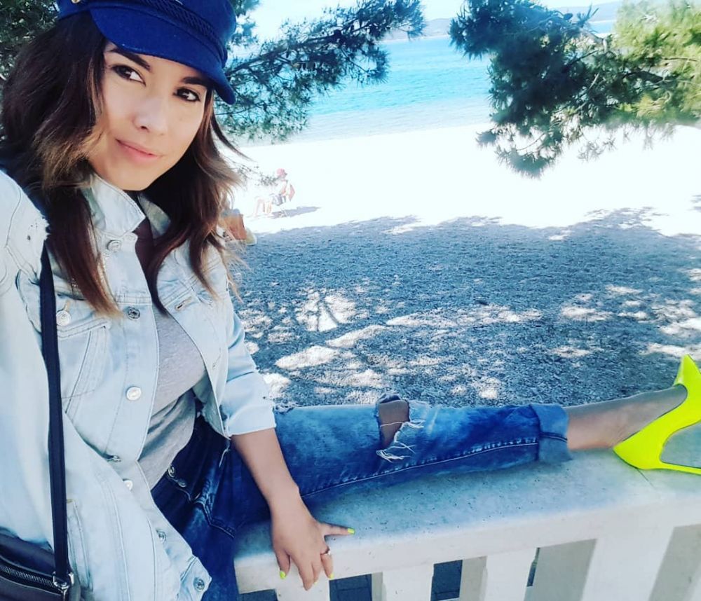 10 Pesona Nives Celsius, model dewasa yang naksir gelandang Inggris