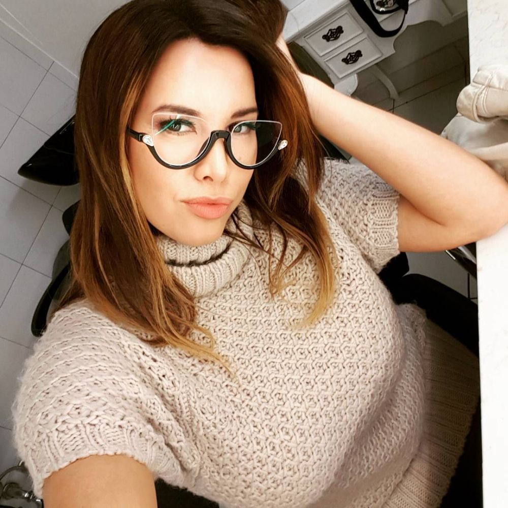 10 Pesona Nives Celsius, model dewasa yang naksir gelandang Inggris