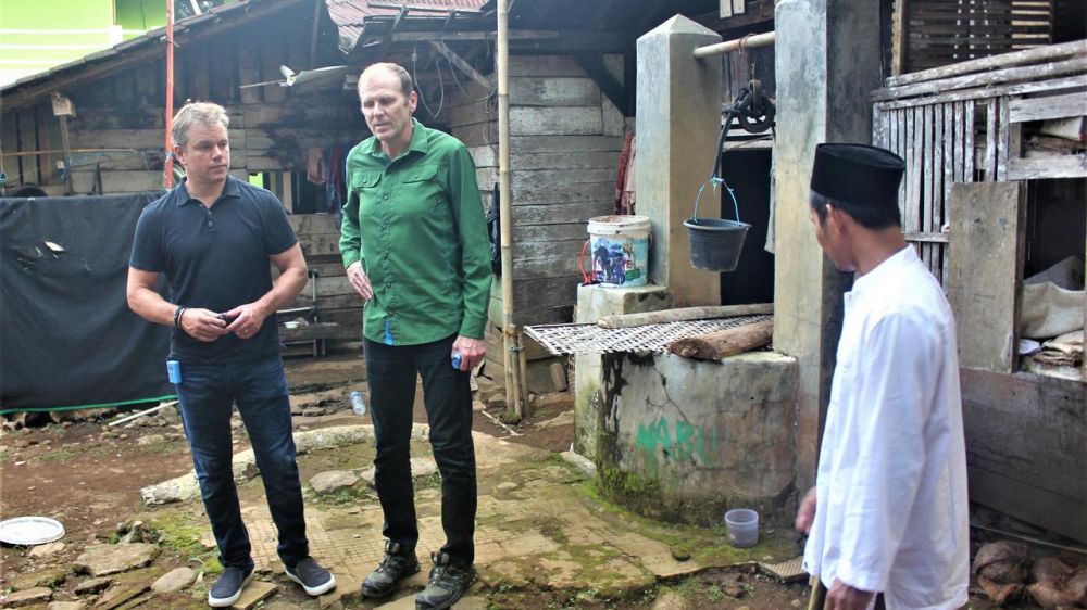 6 Momen seru Matt Damon blusukan lihat jamban umum di Kendal