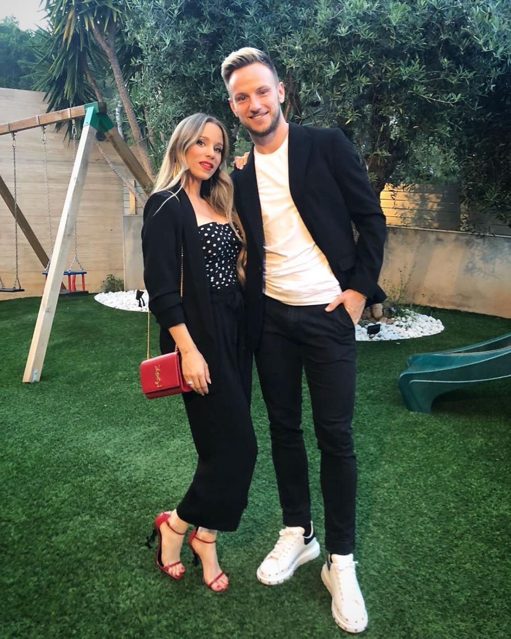 Beda gaya Luka Modric & Ivan Rakitic habiskan waktu bareng keluarga