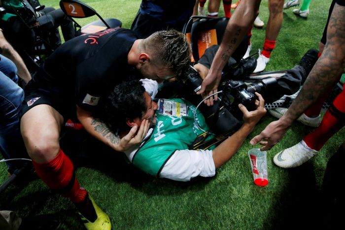 Fotografer ini ditabrak & tertindih pemain Kroasia saat rayakan gol
