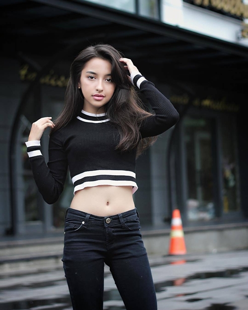 Baru berusia 16 tahun, 10 gaya Jennifer Coppen ini kelewat seksi