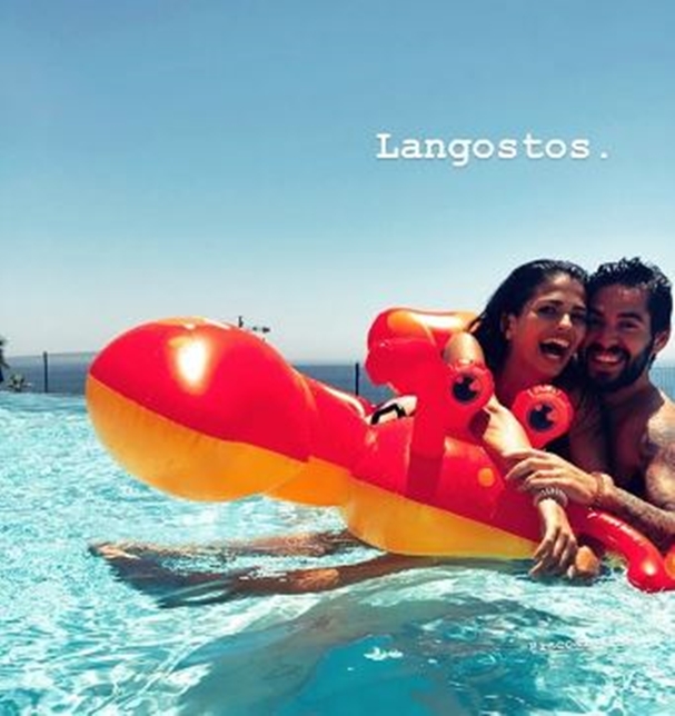 Usai kalah di Piala Dunia, 7 pesepak bola ini liburan bareng pasangan