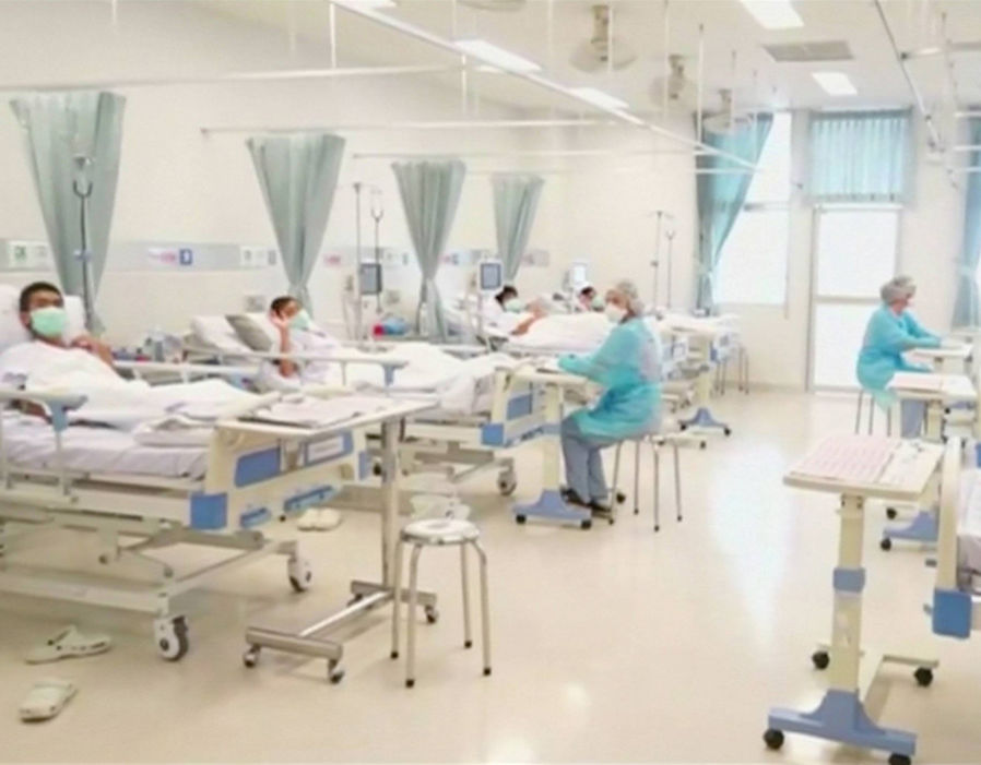 10 Foto perdana korban terjebak di gua usai dievakuasi & dirawat di RS