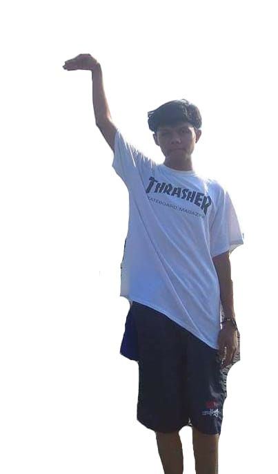 Cowok ini minta fotonya diedit sentuh Monas, 10 hasilnya kocak pol