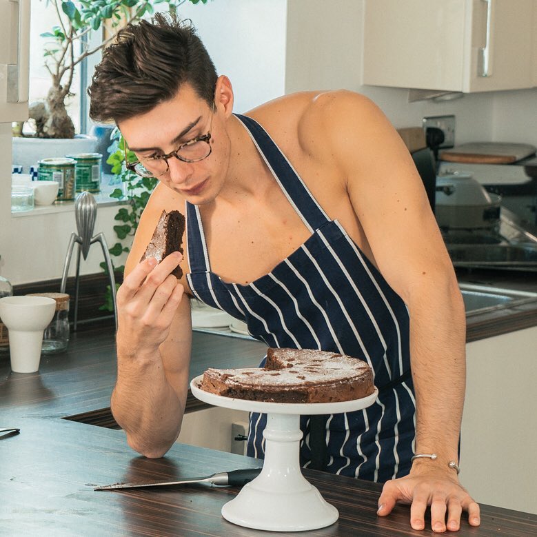 Matt Adlard, cowok tampan pembuat kue yang bikin kamu gagal fokus
