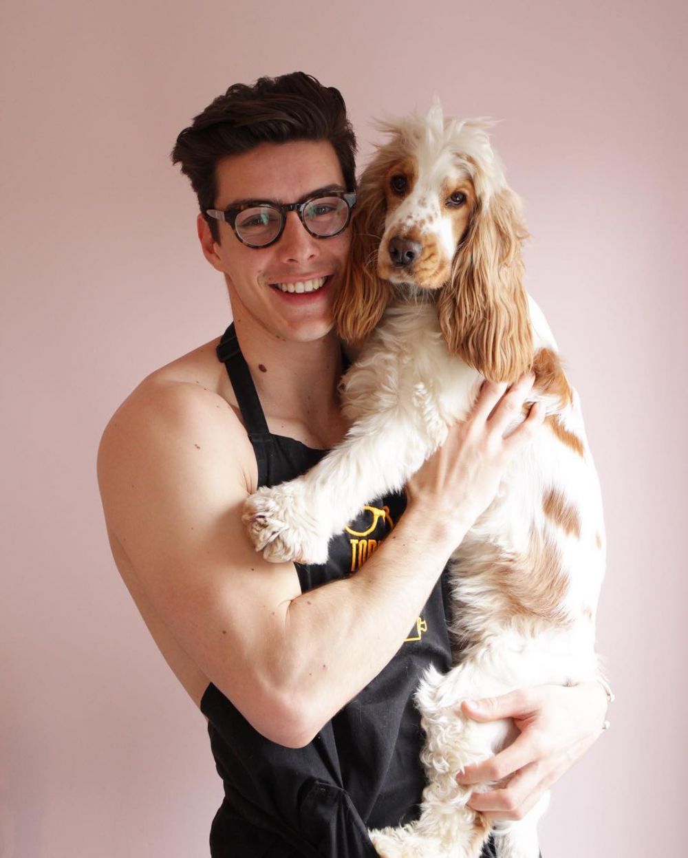 Matt Adlard, cowok tampan pembuat kue yang bikin kamu gagal fokus