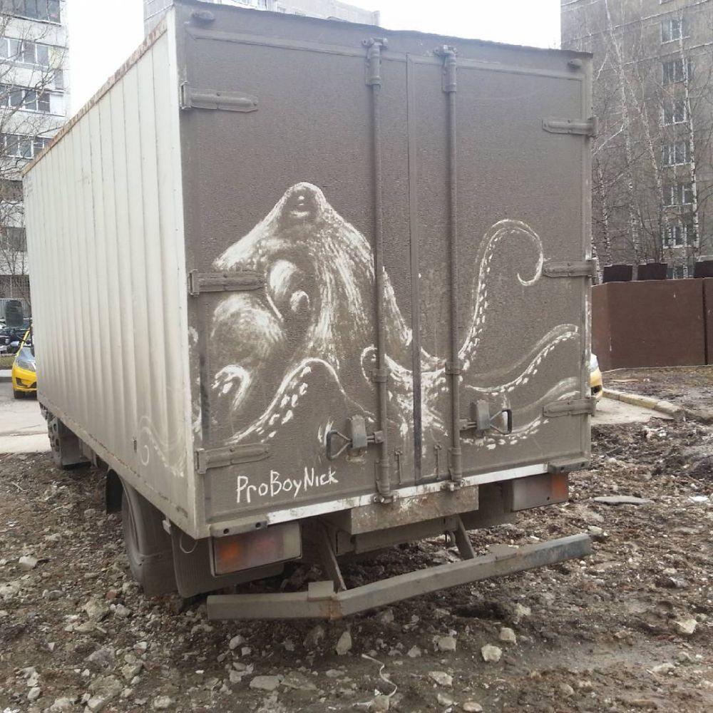 11 Lukisan kece ini dibikin dari debu-debu yang nempel di badan truk