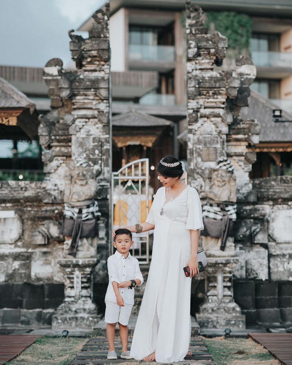 Hangat, ini 8 kedekatan Sharena Delon dengan anaknya saat hamil kedua