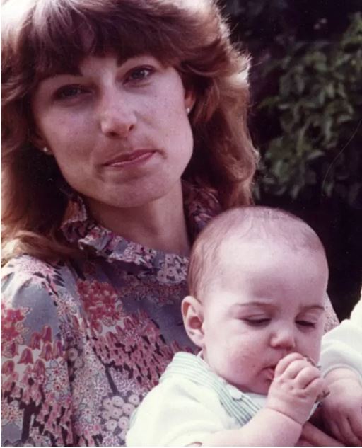 8 Potret lawas Kate Middleton saat masih kecil, cantiknya sedari dulu