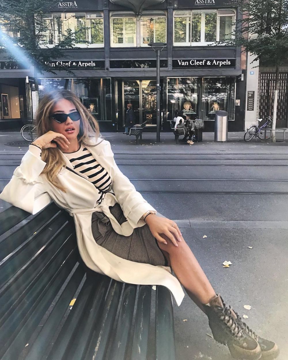 10 Penampilan stylish Izabel Andrijanic, si jelita istri Mateo Kovacic