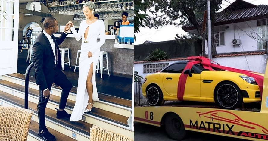 5 Seleb cantik ini dihadiahi suaminya mobil mewah, bikin makin sayang