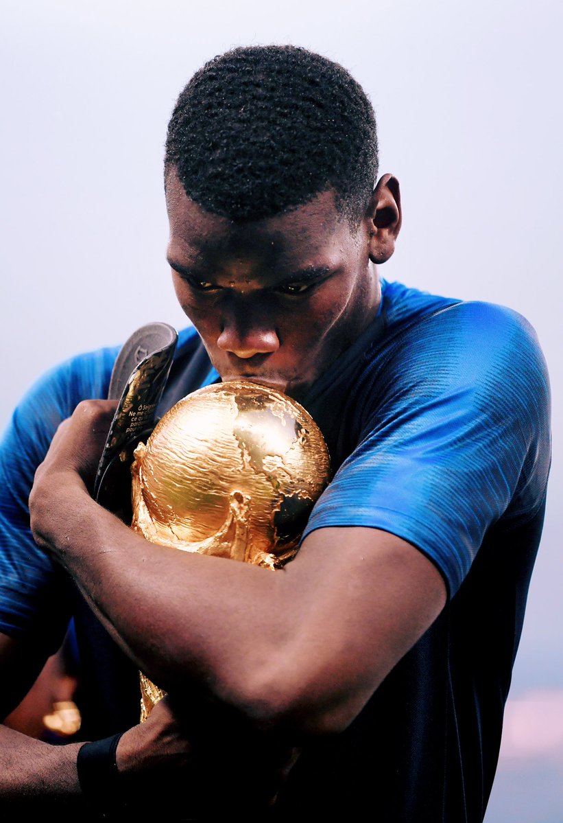 Jogetan Pogba bawa trofi Piala Dunia sambil ejek Inggris, nampol abis