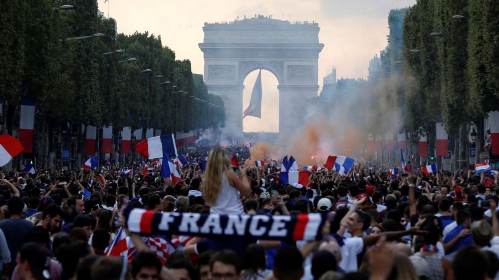 12 Potret euforia warga Prancis usai timnya juara Piala Dunia 2018