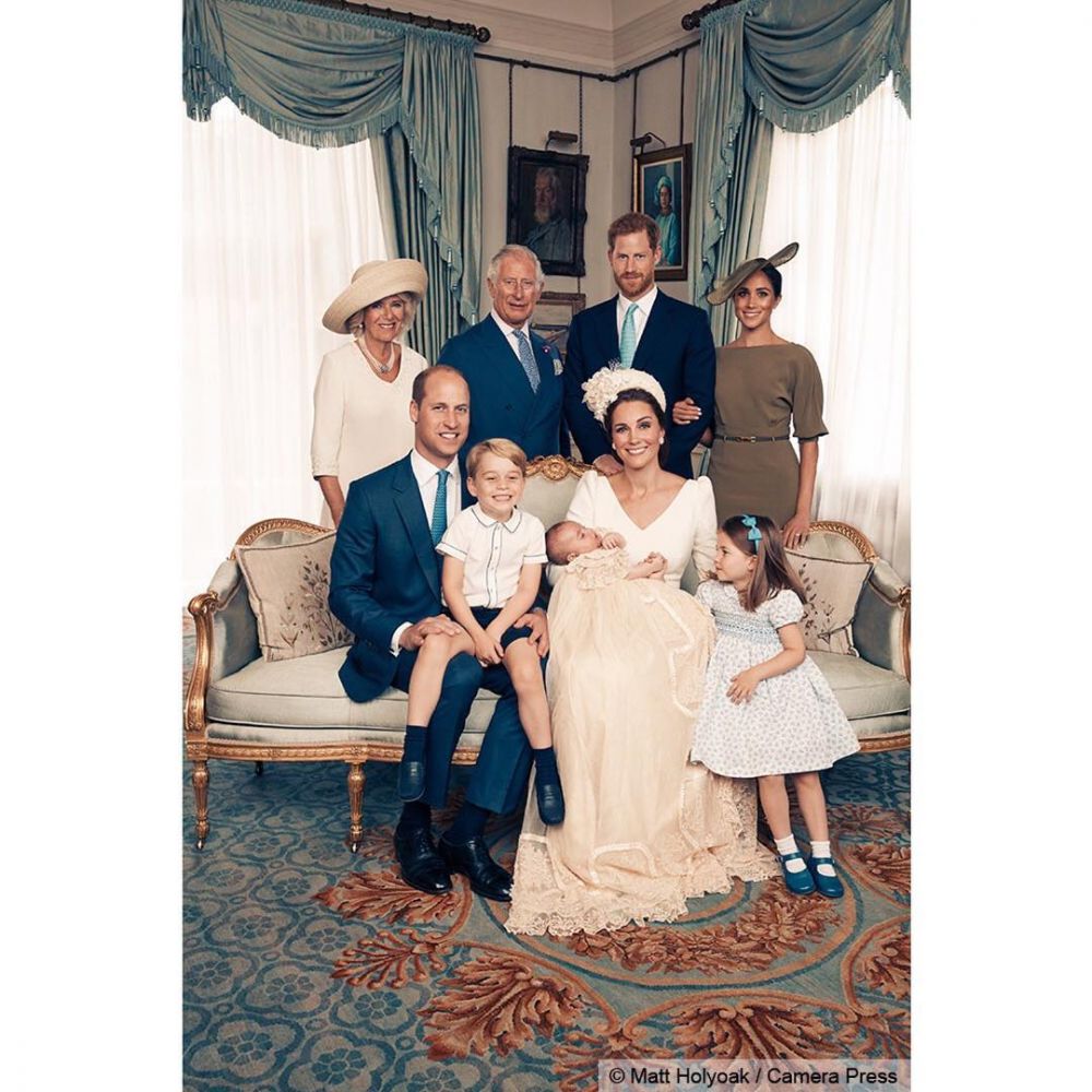 4 Foto keluarga kerajaan yang dirilis usai pembaptisan Pangeran Louis