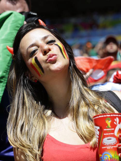 15 Suporter sepak bola cantik ini bikin nggak rela Piala Dunia kelar