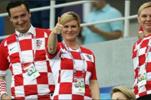 Presiden Kolinda Grabar memang super fans Kroasia, ini buktinya