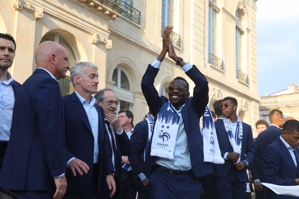 10 Potret parade Prancis juara Piala Dunia, seru dan penuh semarak