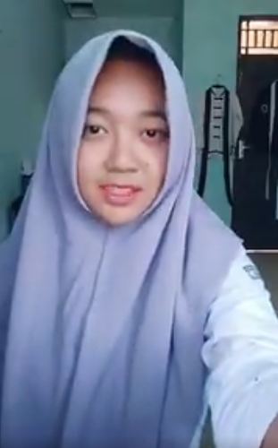 8 Parodi berjilbab ala hijaber ini kreatif sekaligus buat senyum tipis